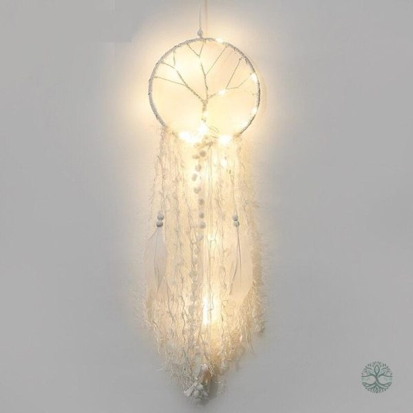 Artisanat de rêve : attrape-rêve en plumes blanches et arbre
