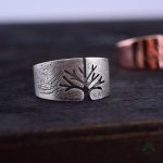 Accessoire élégant Arbre de Vie en acier pour un look unique