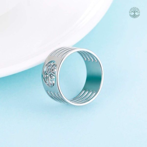 Bague argentée inspirée de l'Arbre de Vie symbolique