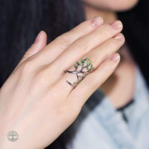 Bague argentée inspirée de l'Arbre de Vie, style unique