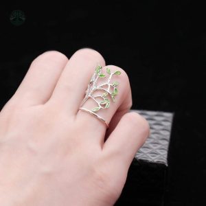 Bijou en argent représentant un Arbre de Vie, charme intemporel