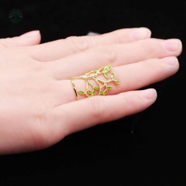 Bague dorée représentant l'Arbre de Vie, élégance intemporelle