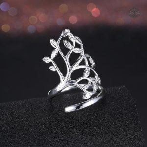 Bague en argent représentant un arbre de vie réaliste