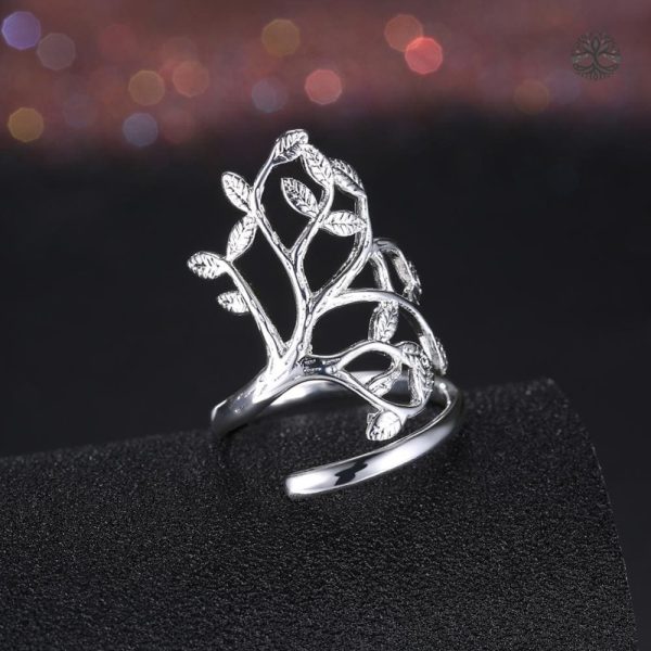Bague en argent représentant un arbre de vie réaliste