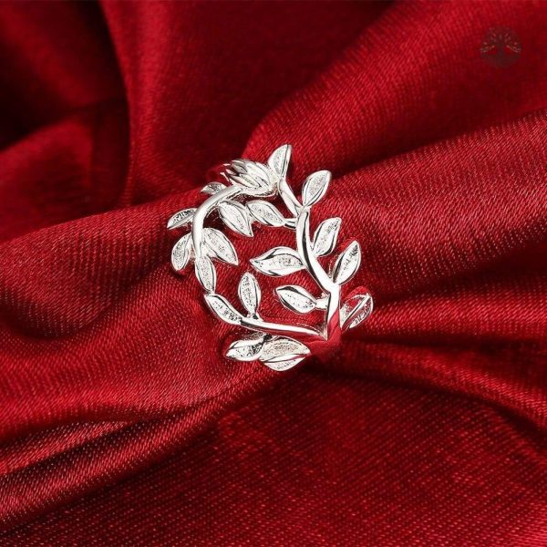 Design élégant d'une bague Arbre de Vie en argent
