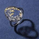 Bague en argent ornée d'un arbre de vie stylisé