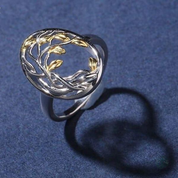 Bague en argent ornée d'un arbre de vie stylisé