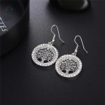 Boucles d'oreilles argentées avec motif arbre de vie