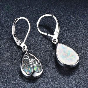 Accessoire en opale blanche, motif arbre de vie