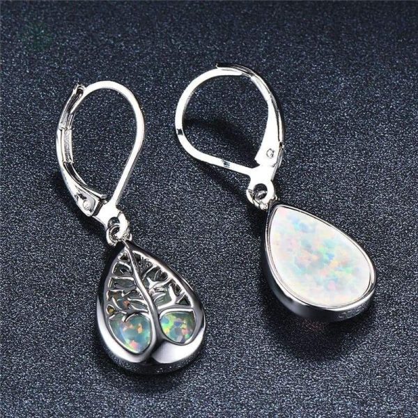 Accessoire en opale blanche, motif arbre de vie