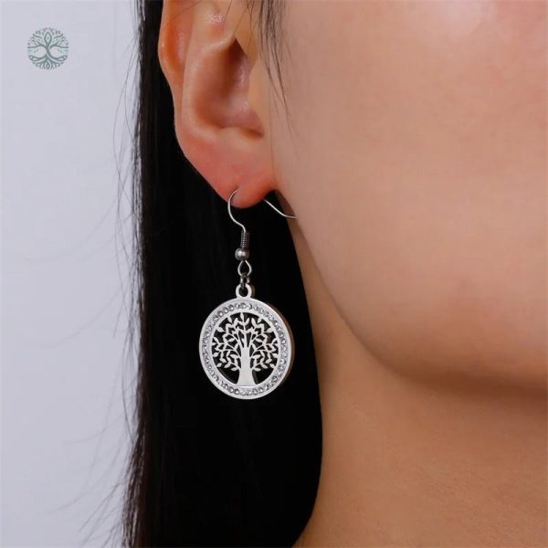 Accessoire élégant : boucles pendantes argentées arbre de vie