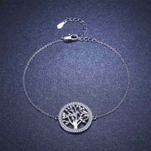 Bijou argenté représentant l'Arbre de Vie, design délicat