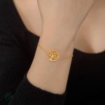 Bracelet en acier inoxydable avec motif arbre de vie doré