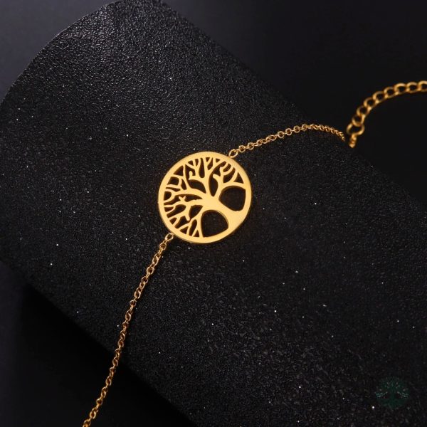 Bijou doré représentant l'arbre de vie sur bracelet en acier