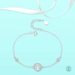 Accessoire argenté avec symbole de l'Arbre de Vie