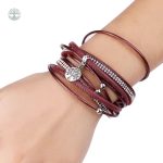 Accessoire féminin en cuir rouge, style Arbre de Vie