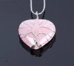 Bijou en Quartz Rose représentant l'Arbre de Vie, design unique