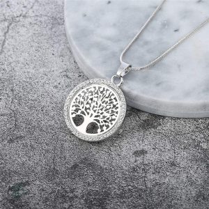Bijou argenté représentant l'Arbre de Vie, harmonie et style