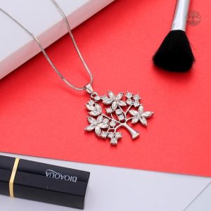 Collier en Argent avec design Arbre de Vie et fleur