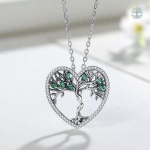 Bijou en Argent représentant un Arbre de Vie