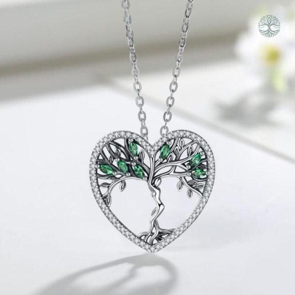 Bijou en Argent représentant un Arbre de Vie