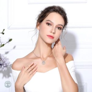 Collier argenté avec motif Arbre de Vie