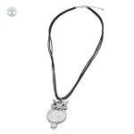 Collier argenté représentant un Arbre de Vie et une Chouette