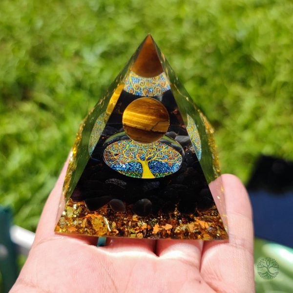 Pyramide Orgonite Arbre de Vie en design élégant