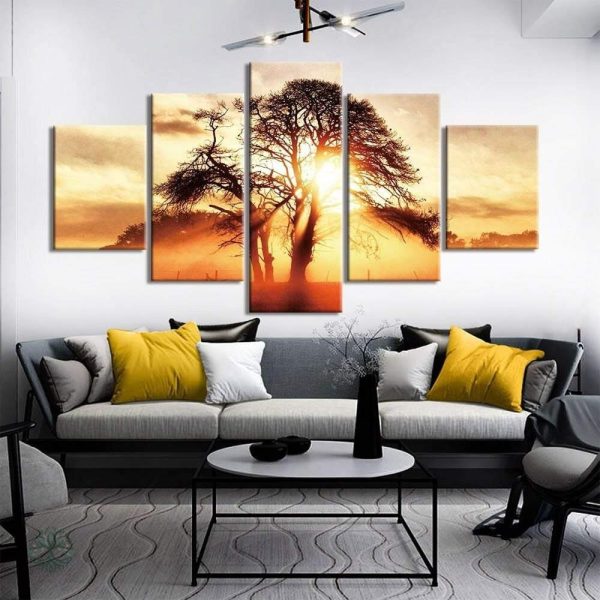Art mural représentant un arbre de vie au crépuscule