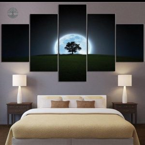Art mural représentant un arbre de vie sous la pleine lune