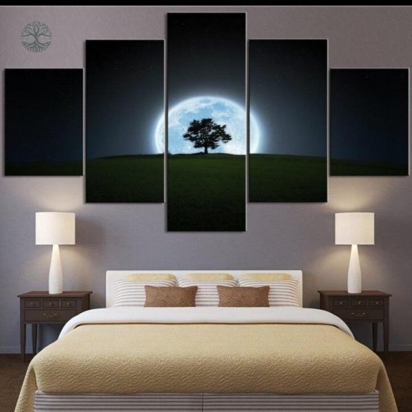 Art mural représentant un arbre de vie sous la pleine lune